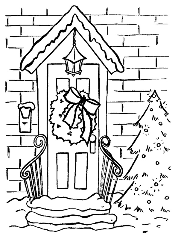 Рождественский венок на входной двери и украшенная ёлочка у крыльца