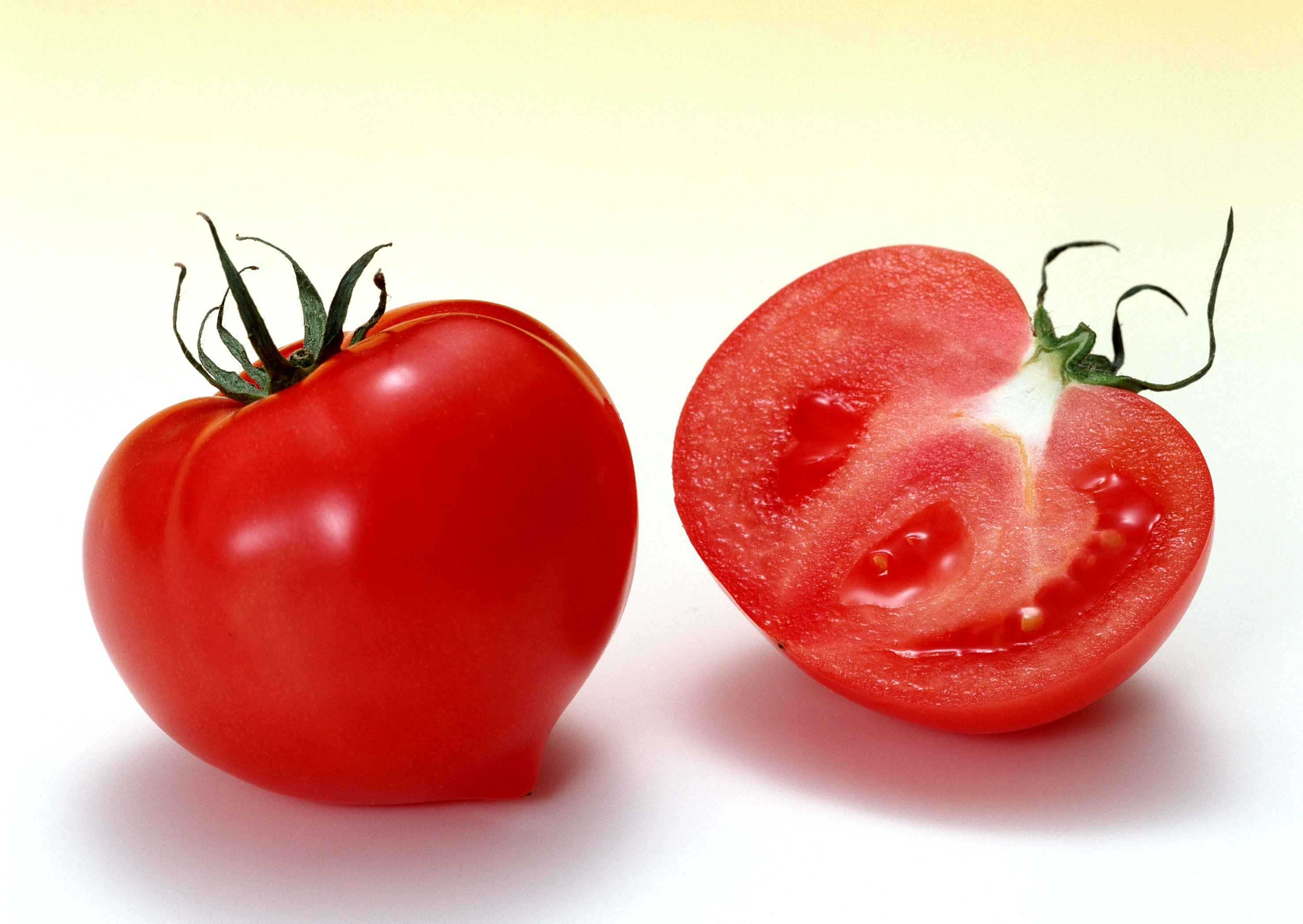 Томат яхонт 2. Помидор. Половинка помидора. Красные овощи и фрукты. Томат половина.